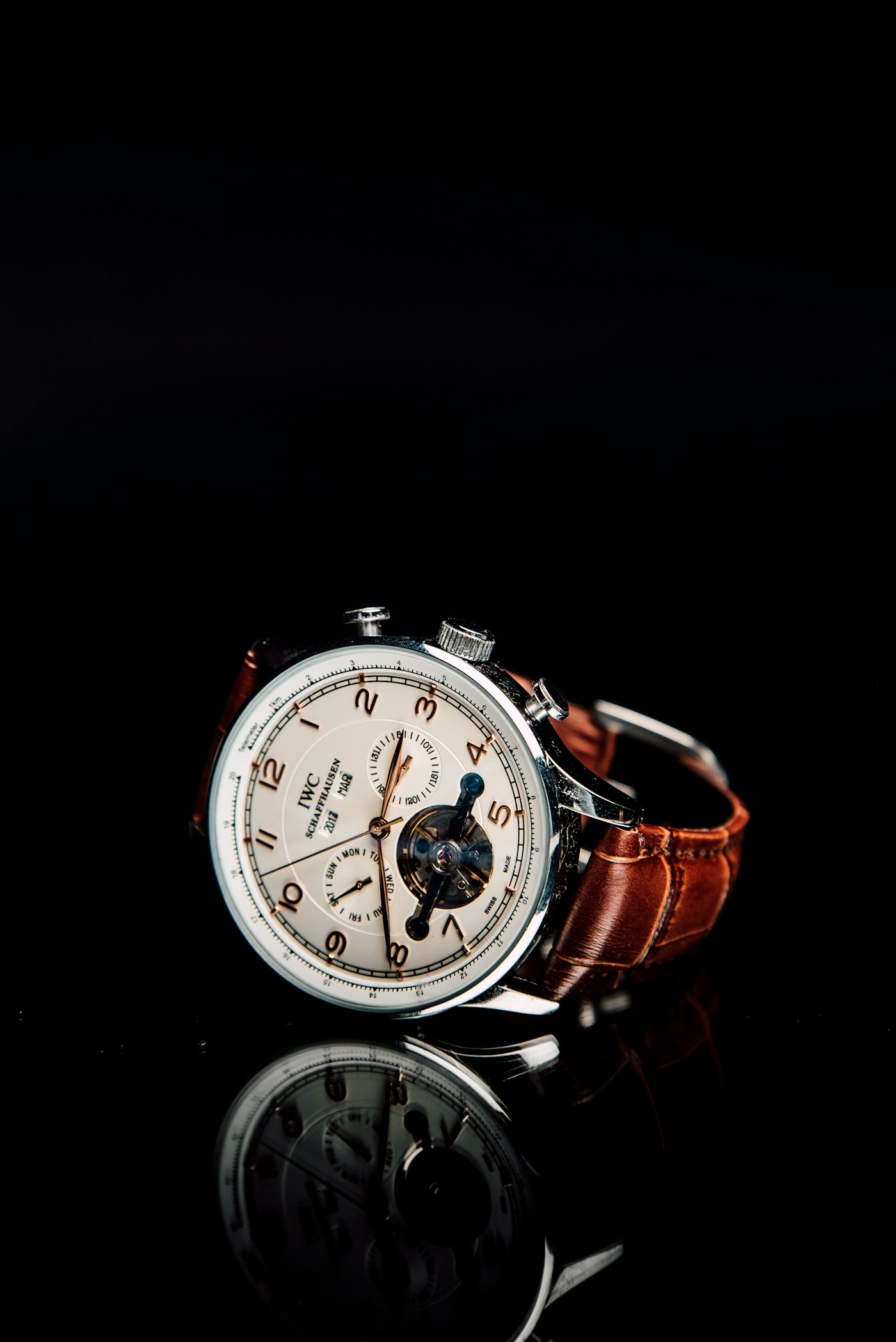 L'Aura Hybrid Sapphire Watch Hover